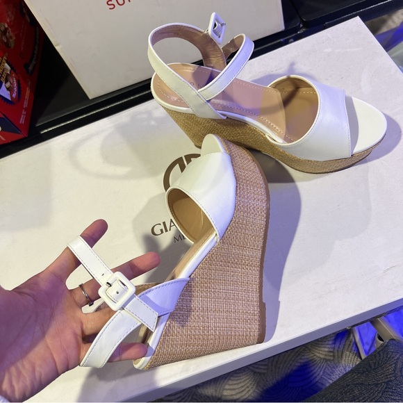 Top Moda Women Richie-1 Wedge Ankle Strap Sandal - Picture 3 of 5